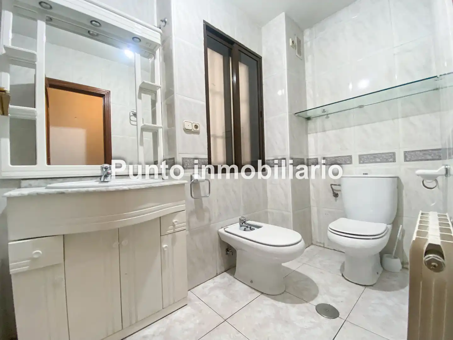Bathroom of Flat for sale in Valladolid  with Heating, Parquet flooring and Terrace