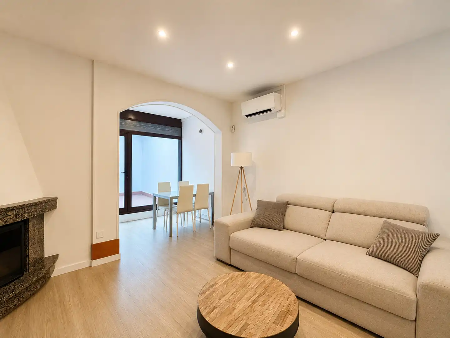 Terraced house with terrace for sale in Carrer de la Unió, imagen 2