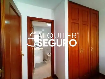 Habitación de Piso de alquiler en Oleiros con Calefacción, Trastero y Amueblado