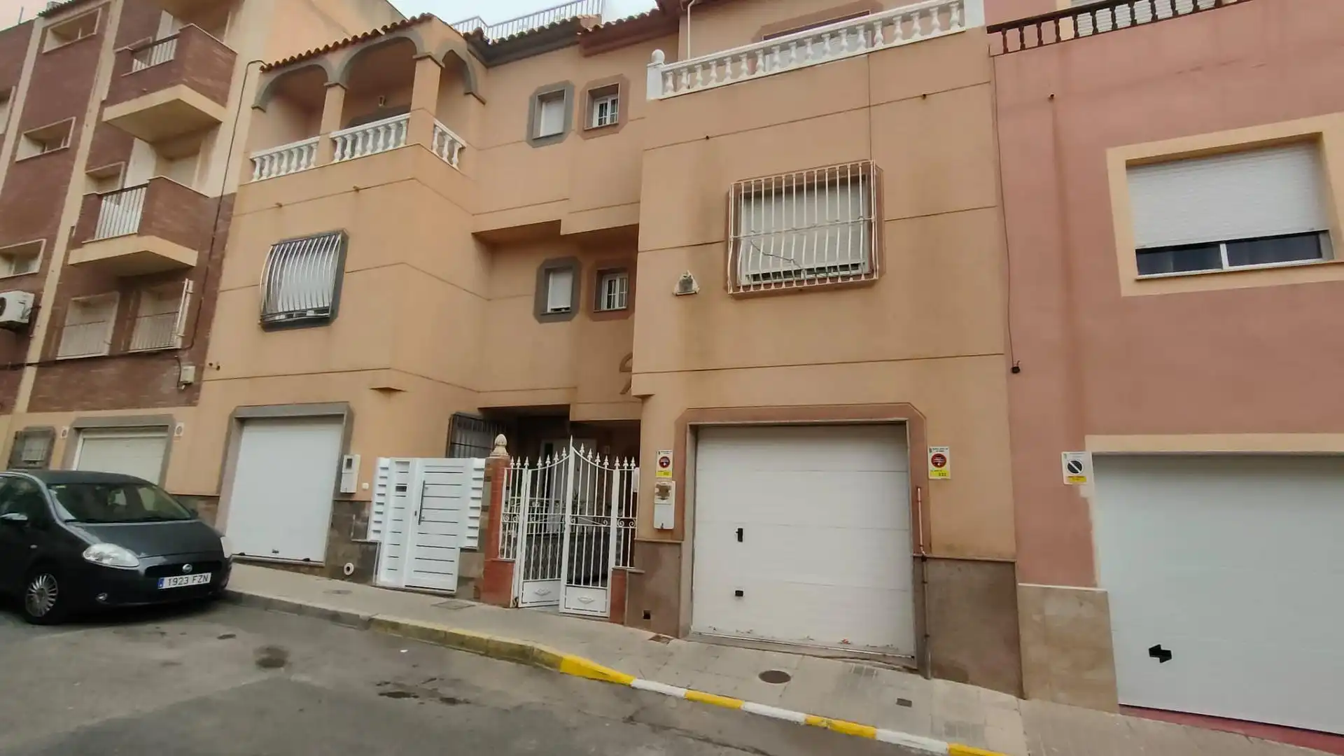 Vista exterior de Casa adosada en venta en El Ejido