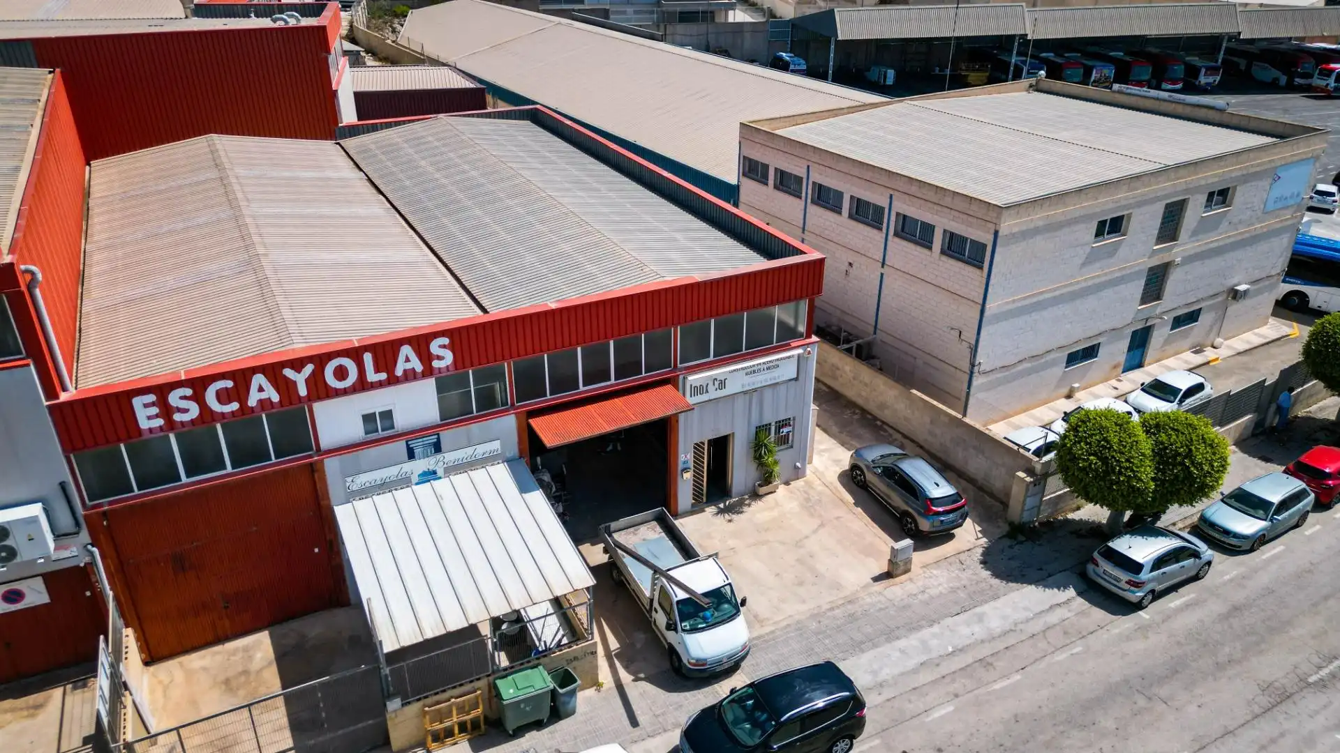 Vista exterior de Nave industrial en venta en Finestrat