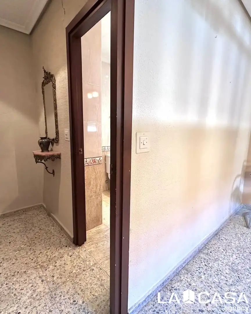 Bany de Pis en venda en Sevilla amb Balcó