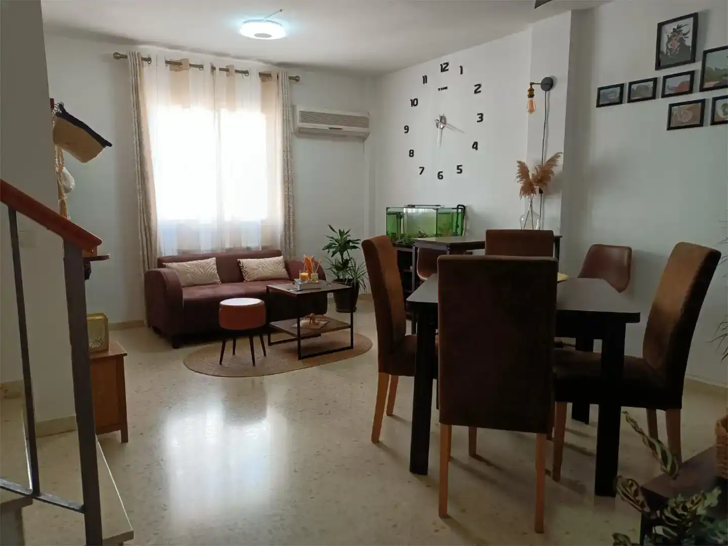 Sala d'estar de Casa adosada en venda en Sotogrande amb Aire condicionat i Terrassa