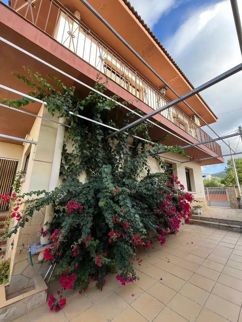Vista exterior de Finca rústica en venta en Castellar del Vallès con Calefacción, Jardín privado y Terraza