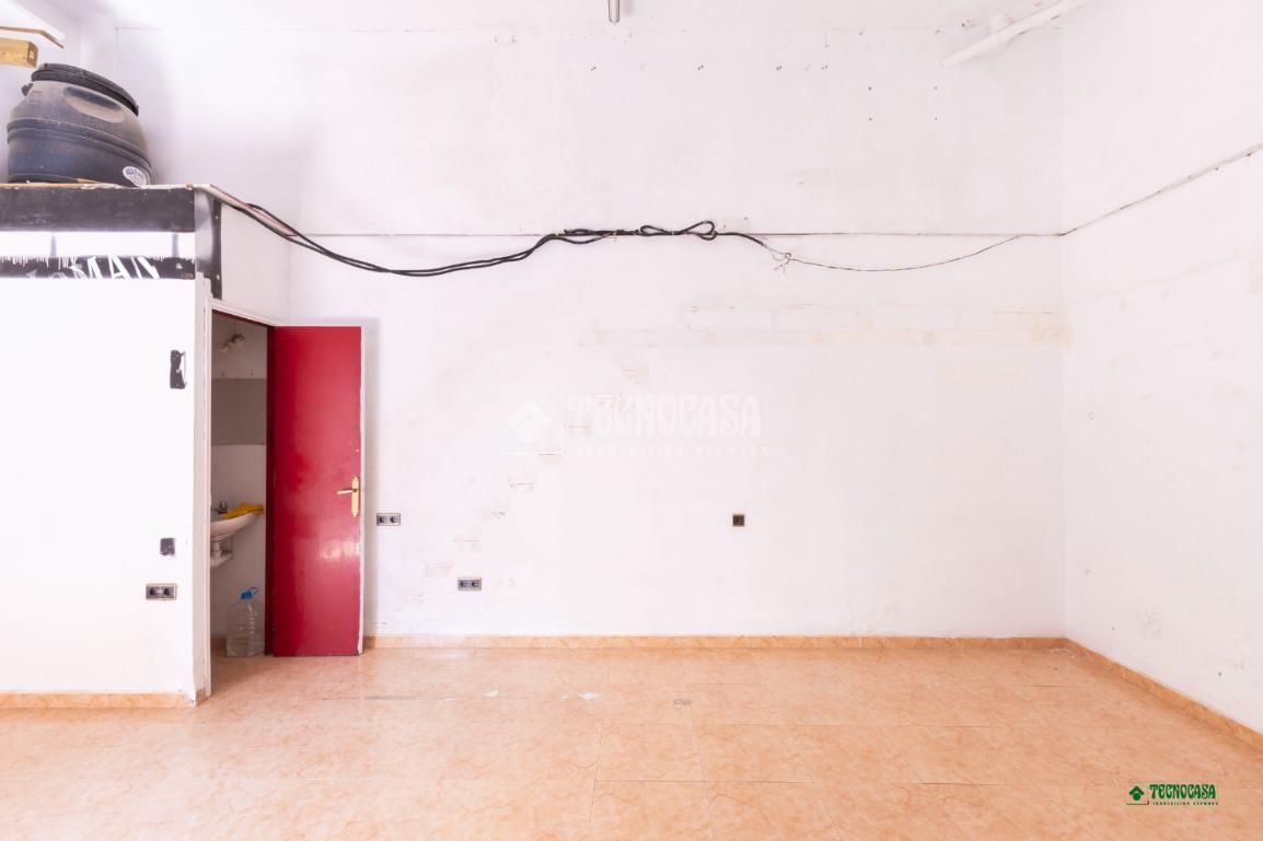 Premises for sale in  Almería Capital