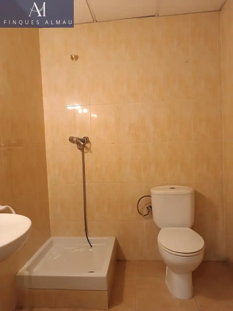 Baño de Local en venta en Granollers con Aire acondicionado