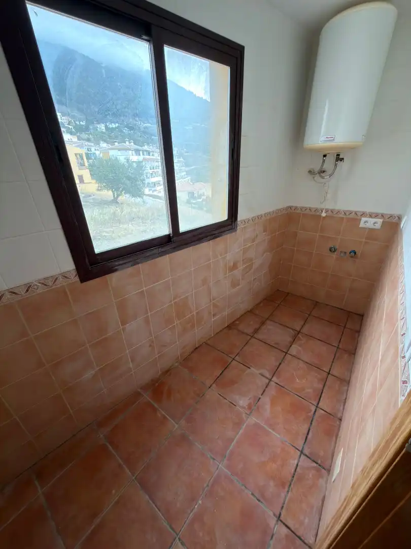 Baño de Piso en venta en Alcaucín con Terraza, Horno y Piscina comunitaria