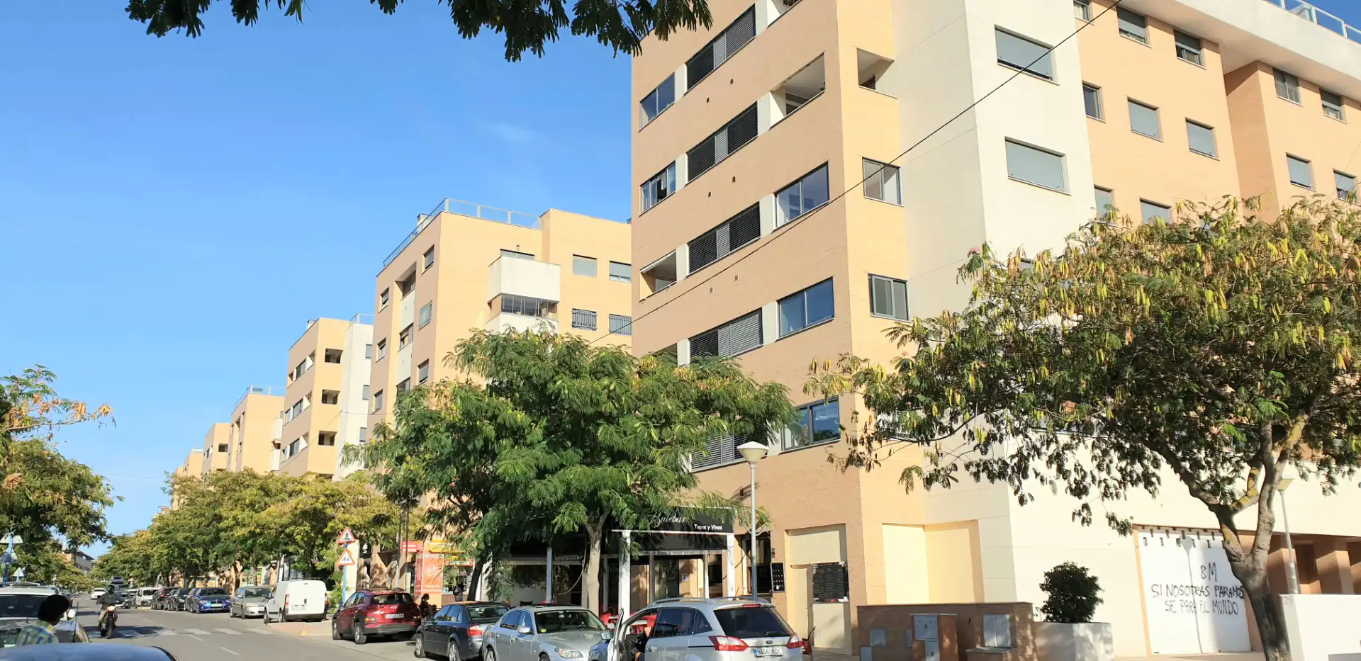 Vista exterior de Piso en venta en Mairena del Aljarafe con Aire acondicionado, Trastero y Horno
