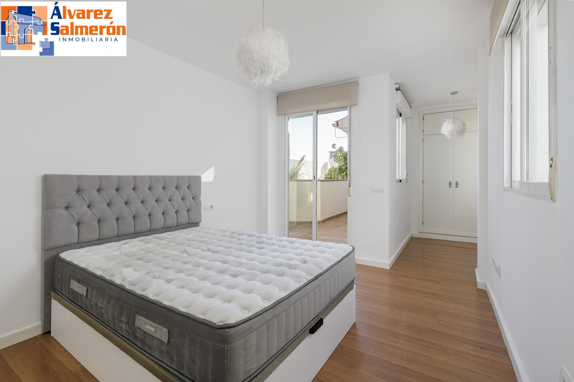 Dormitori de Àtic en venda en Cúllar Vega amb Terrassa