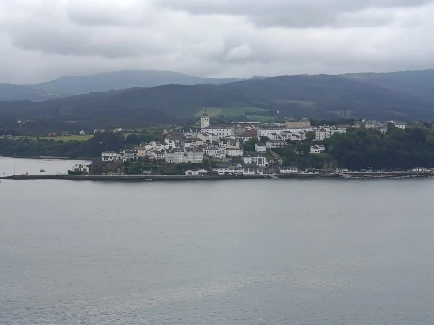 Vista exterior de Piso en venta en Ribadeo con Calefacción, Horno y Lavadora