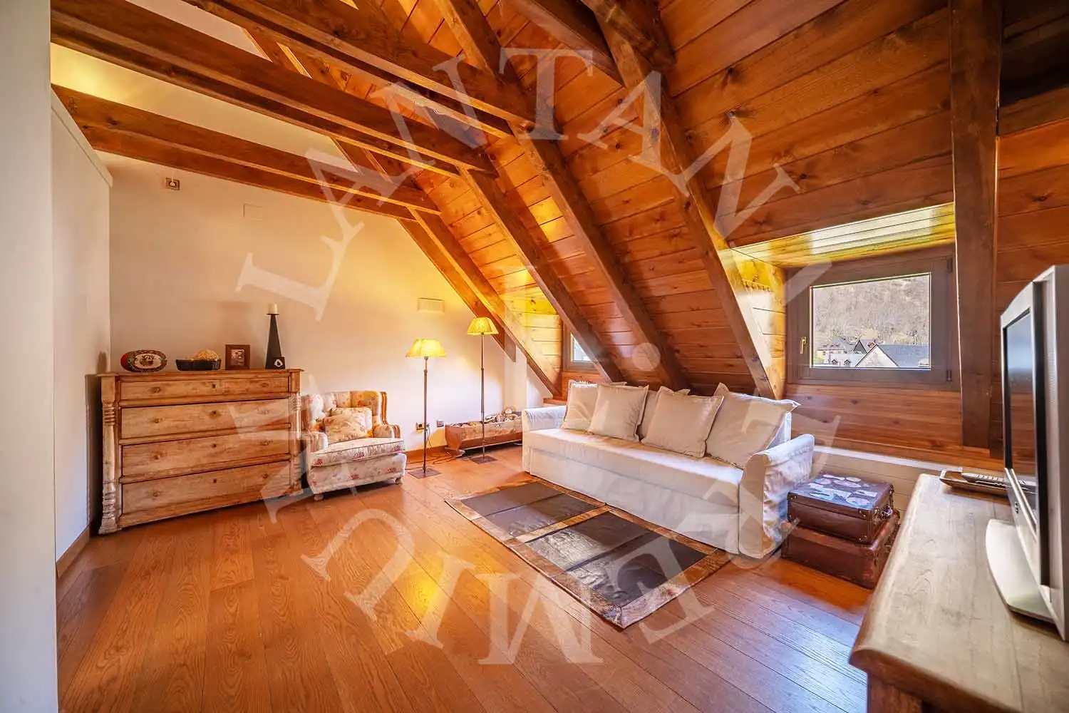 Habitación de Casa adosada en venta en Naut Aran con Calefacción, Jardín privado y Parquet