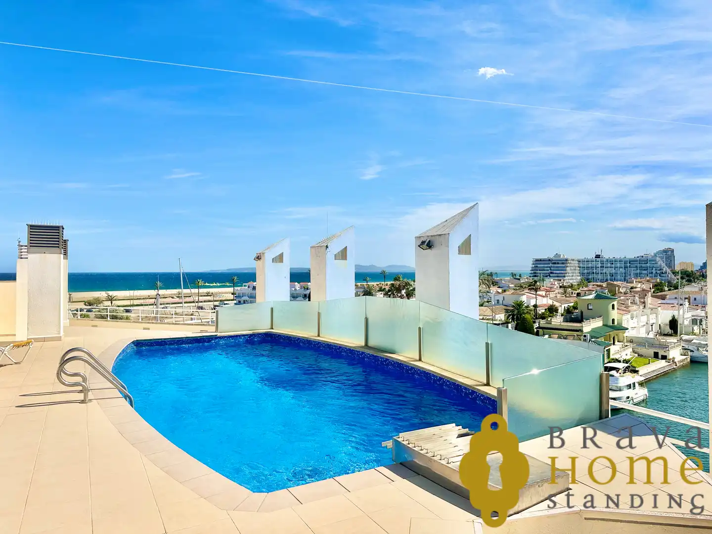 Piscina de Pis en venda en Empuriabrava amb Aire condicionat, Terrassa i Piscina comunitària