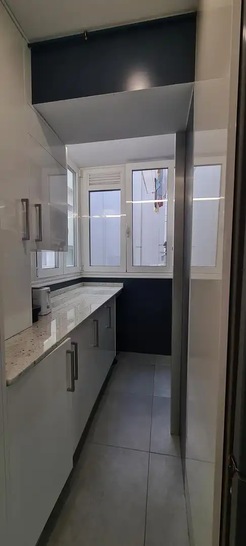 Bathroom of Flat for rent in Vigo   with Heating, Parquet flooring and Oven