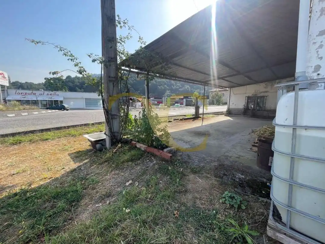 Vista exterior de Casa o xalet en venda en Parres amb Calefacció, Jardí privat i Traster
