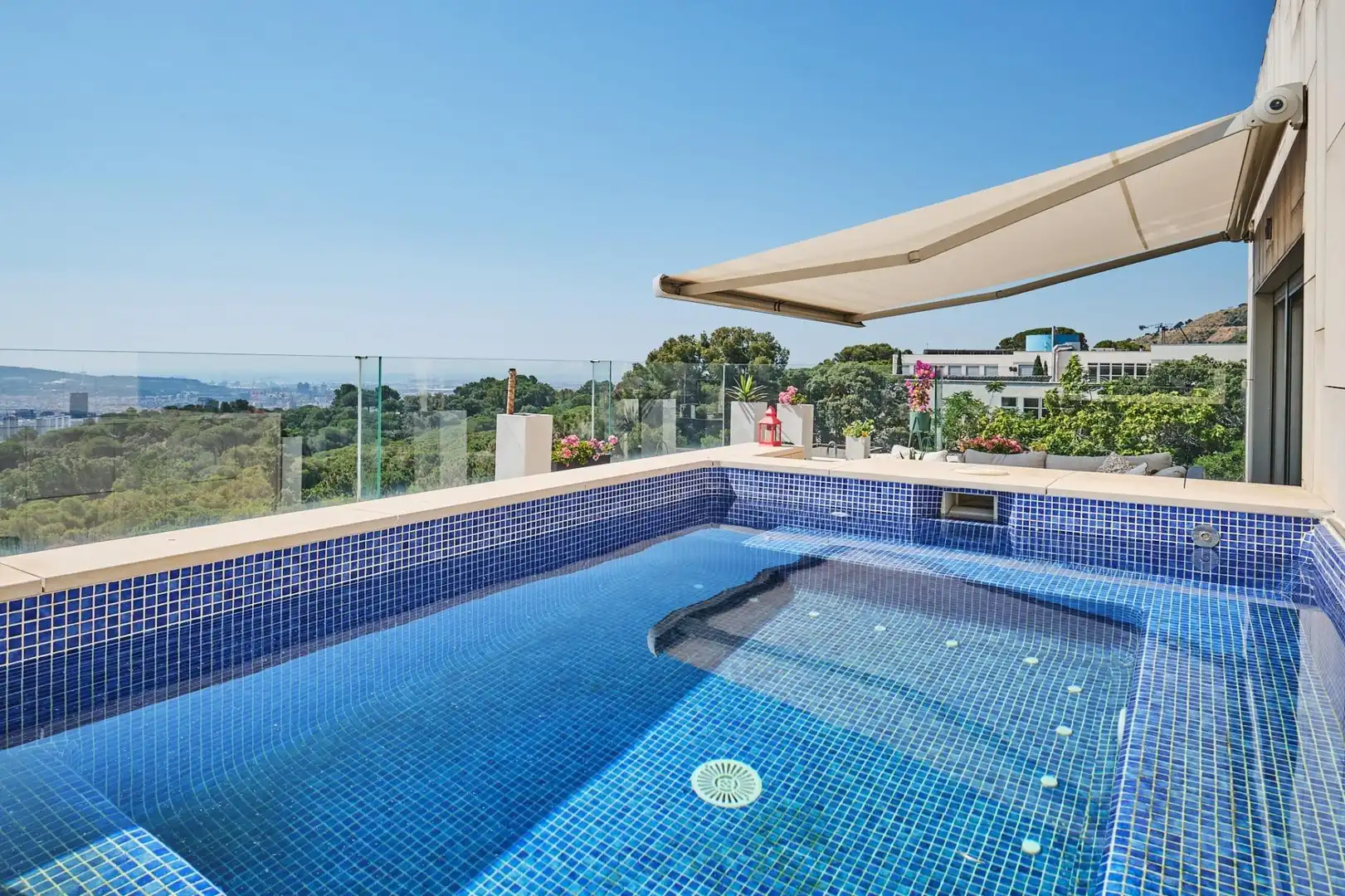 Piscina de Casa o chalet en venta en Barcelona con Piscina comunitaria