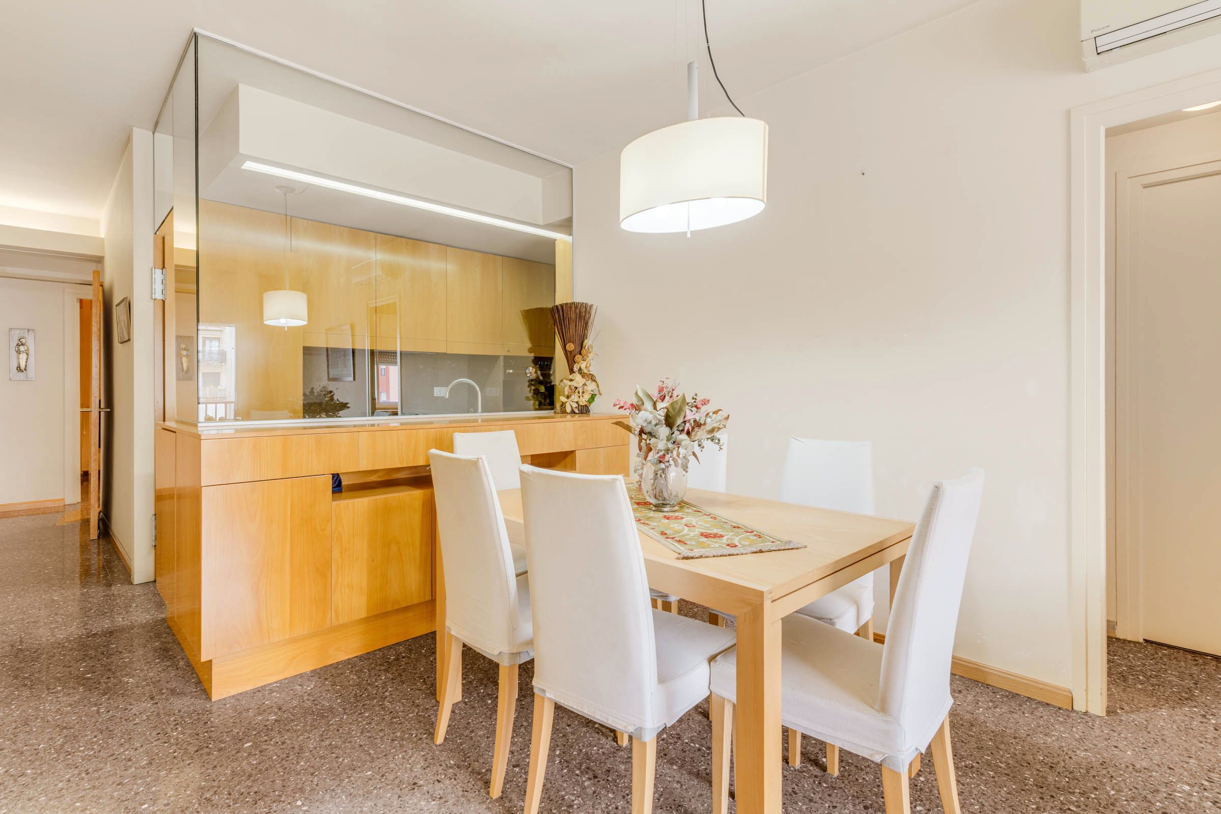 Menjador de Pis en venda en  Barcelona Capital amb Calefacció i Balcó