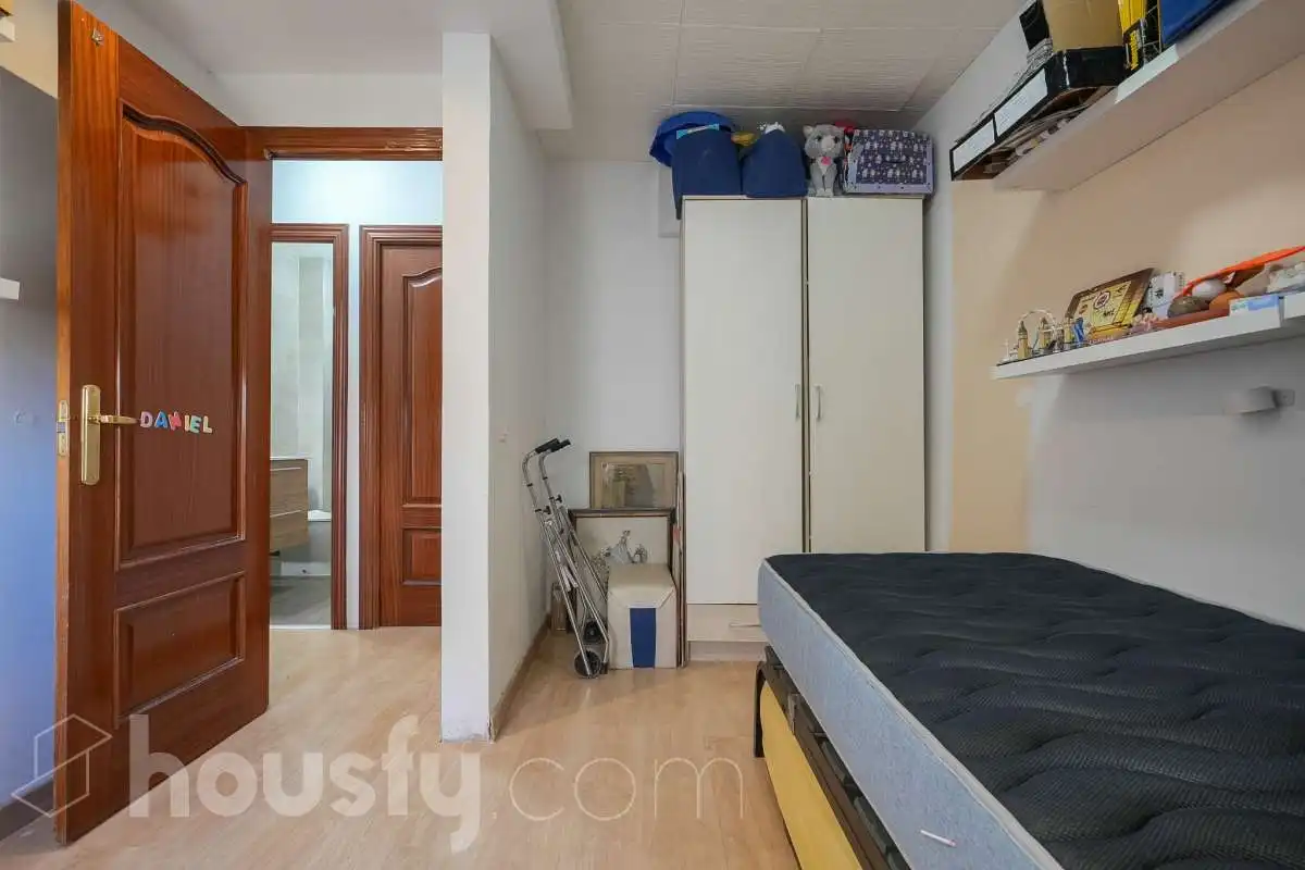 Bedroom of Flat for sale in Madrid  with Air Conditioner, Heating and Storage room