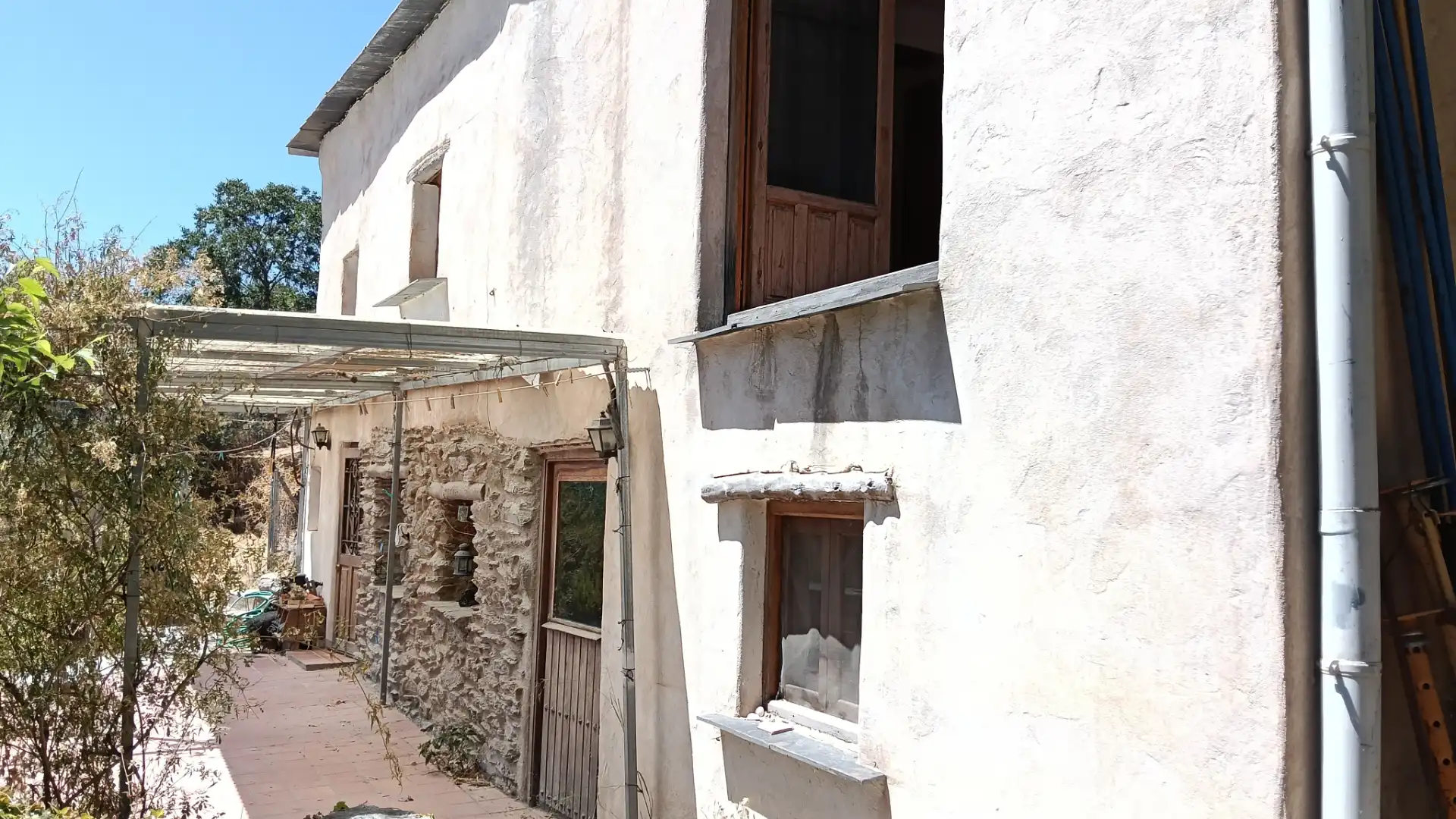 Vista exterior de Finca rústica en venda en Alpujarra de la Sierra amb Calefacció, Jardí privat i Moblat