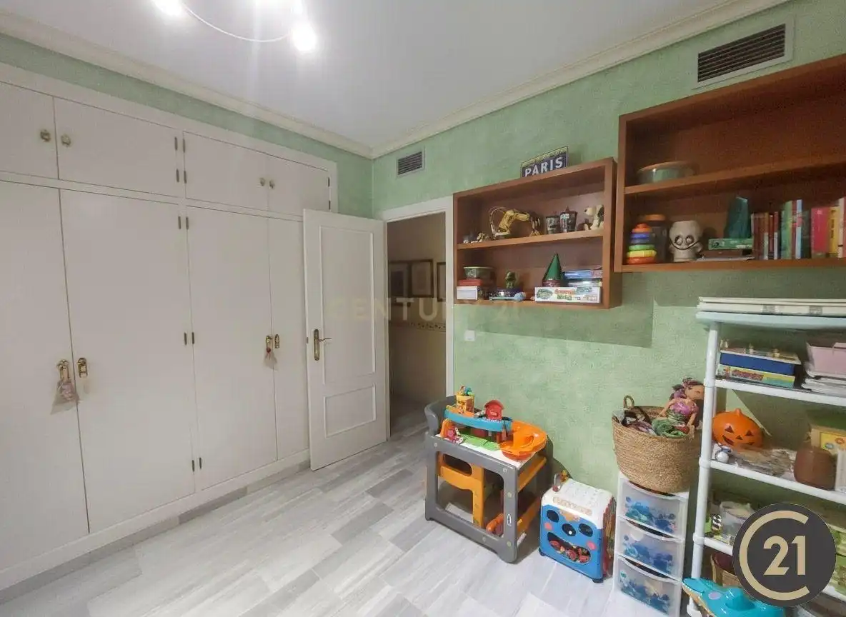 Dormitori de Casa o xalet en venda en Espartinas amb Aire condicionat, Jardí privat i Traster