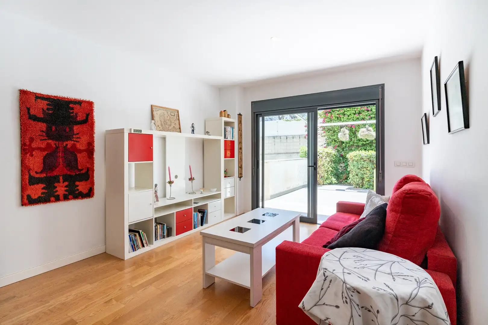 Sala d'estar de Planta baixa en venda en  Palma de Mallorca amb Jardí privat, Terrassa i Piscina comunitària