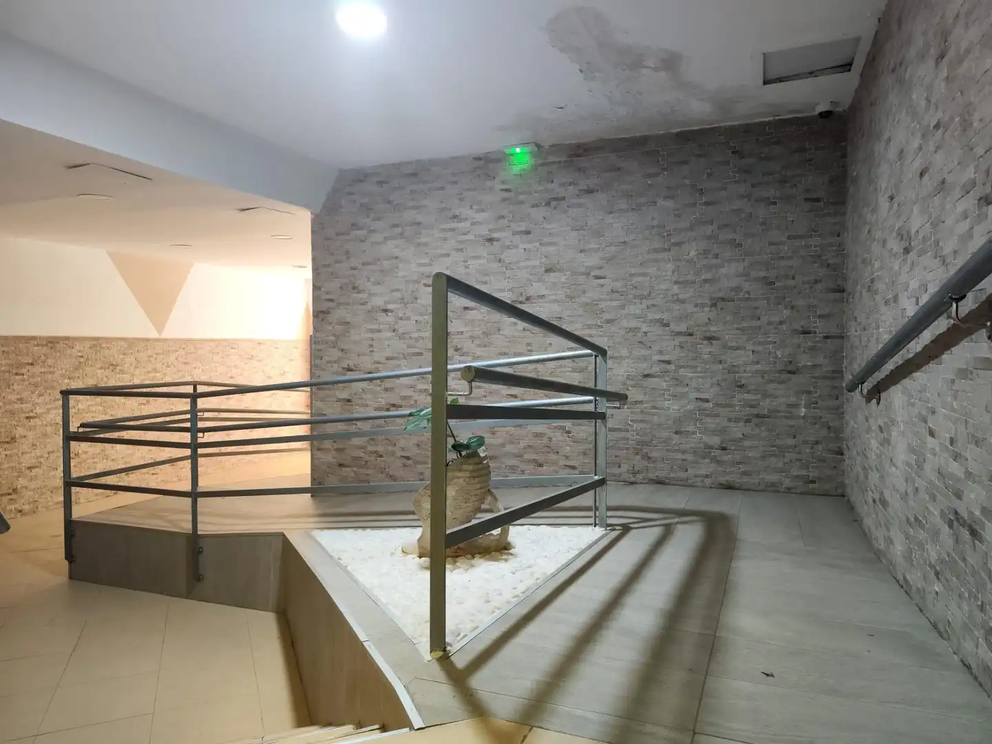 Wohnung zum Verkauf in Torremolinos mit Klimaanlage, Privatgarten und Terrasse