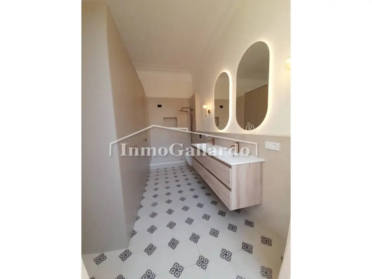 Bathroom of Flat for sale in Málaga  with Furnished and Alarm