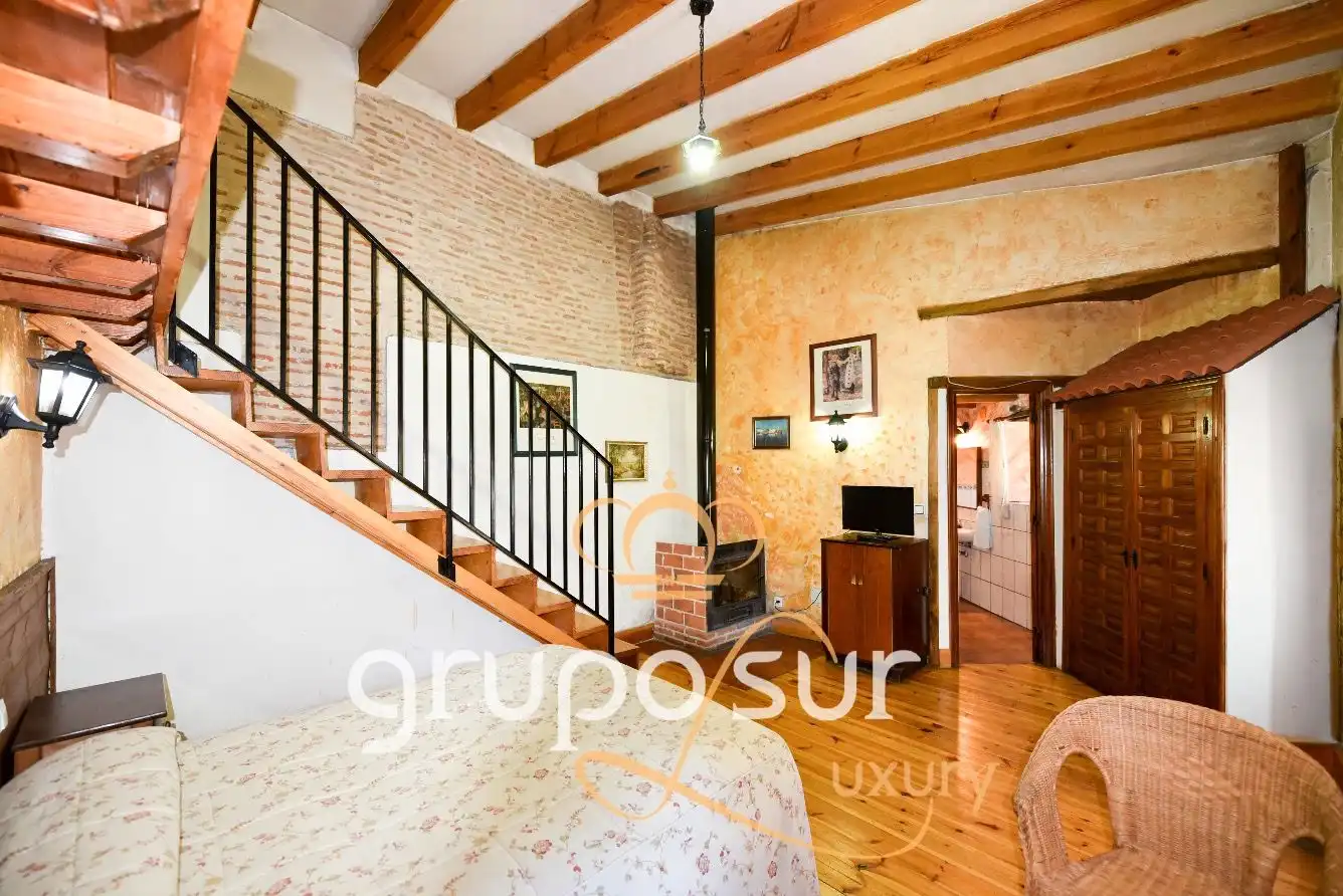 Country homes for sale in Olmedo  with Heating, Private garden and Parquet flooring