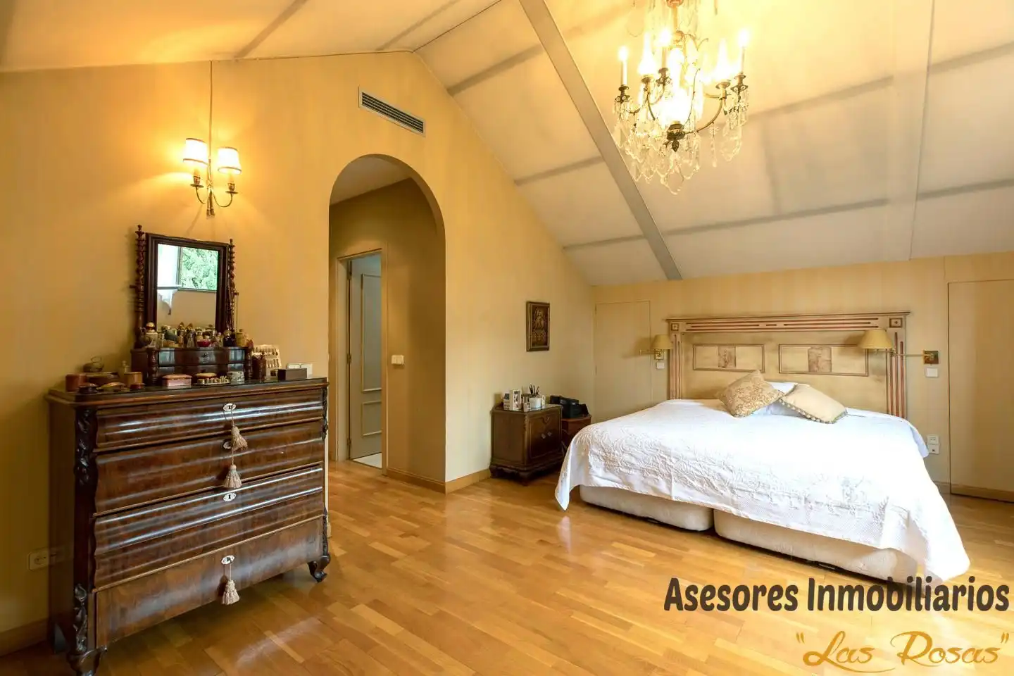 Schlafzimmer von Einfamilien-Reihenhaus zum Verkauf in Madrid mit Klimaanlage, Heizung und Privatgarten