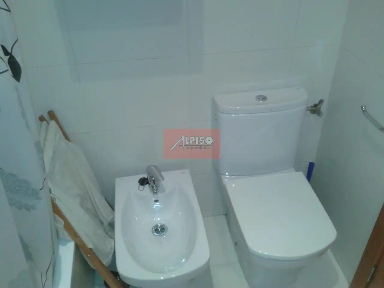 Badezimmer von Wohnungen zur Miete in Ourense Capital  mit Heizung, Parkett und Möbliert