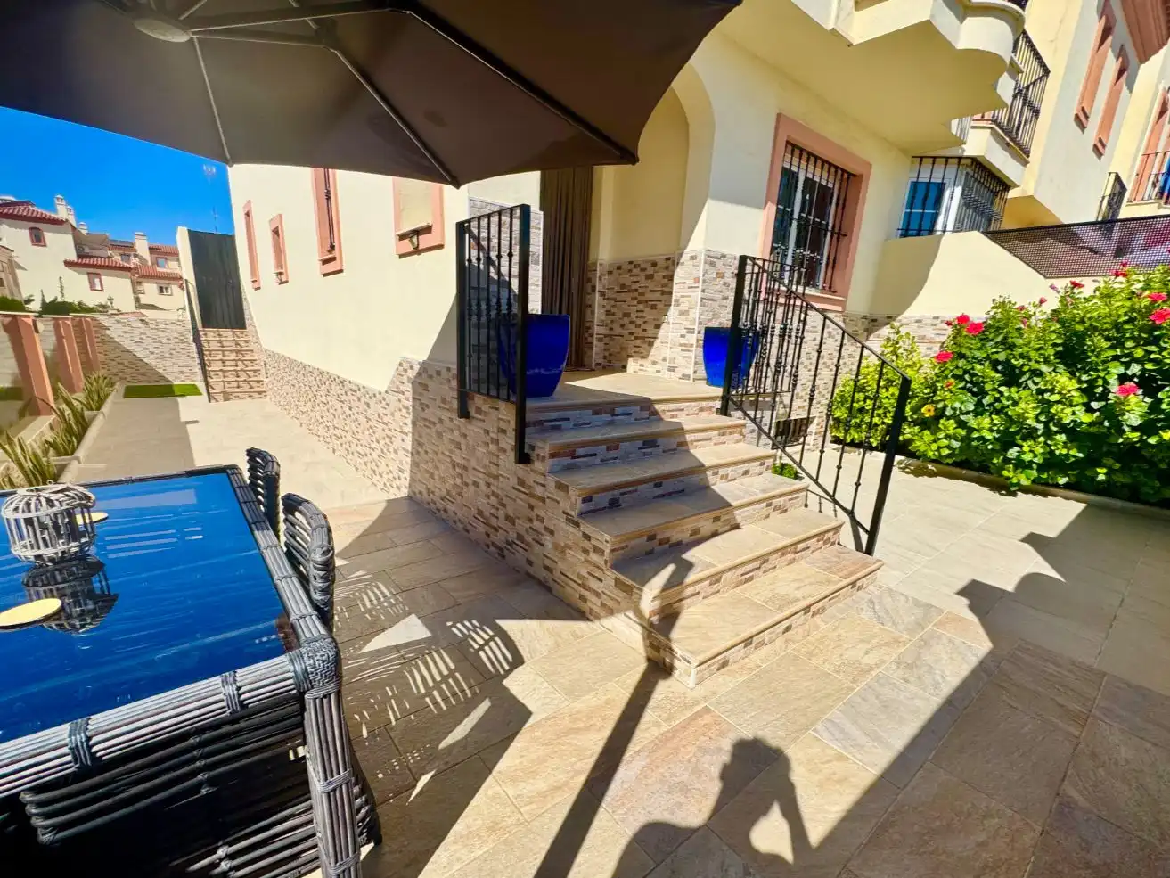 Terrassa de Casa adosada en venda en Vélez-Málaga amb Aire condicionat, Jardí privat i Parquet