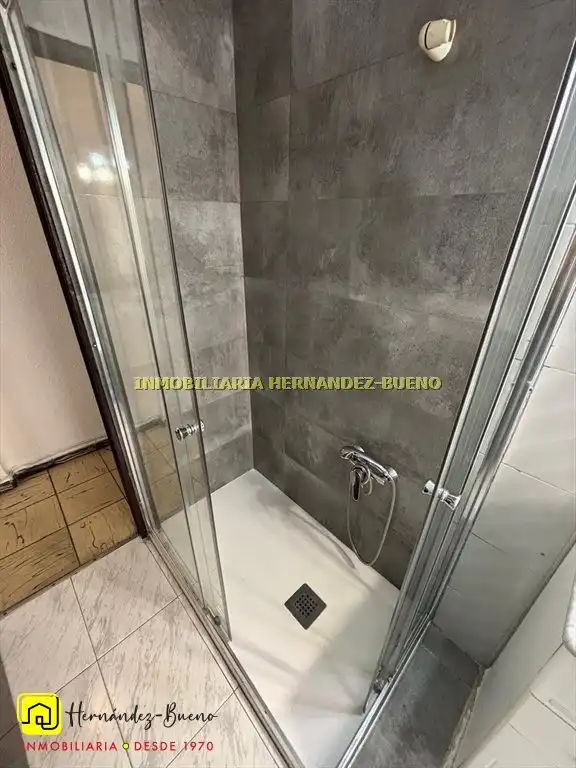 Bany de Pis en venda en San Bernardo - Carmelitas - Campus