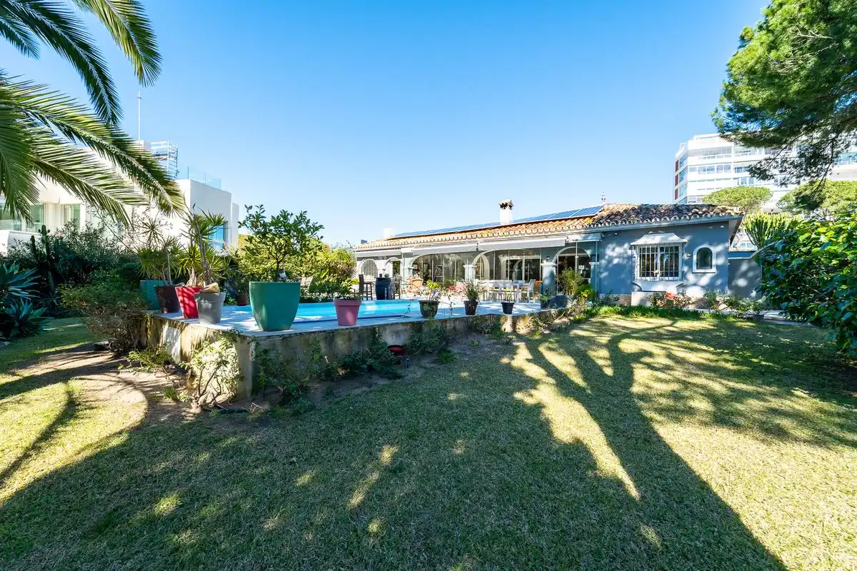 Jardí de Casa o xalet en venda en Marbella amb Aire condicionat, Calefacció i Jardí privat