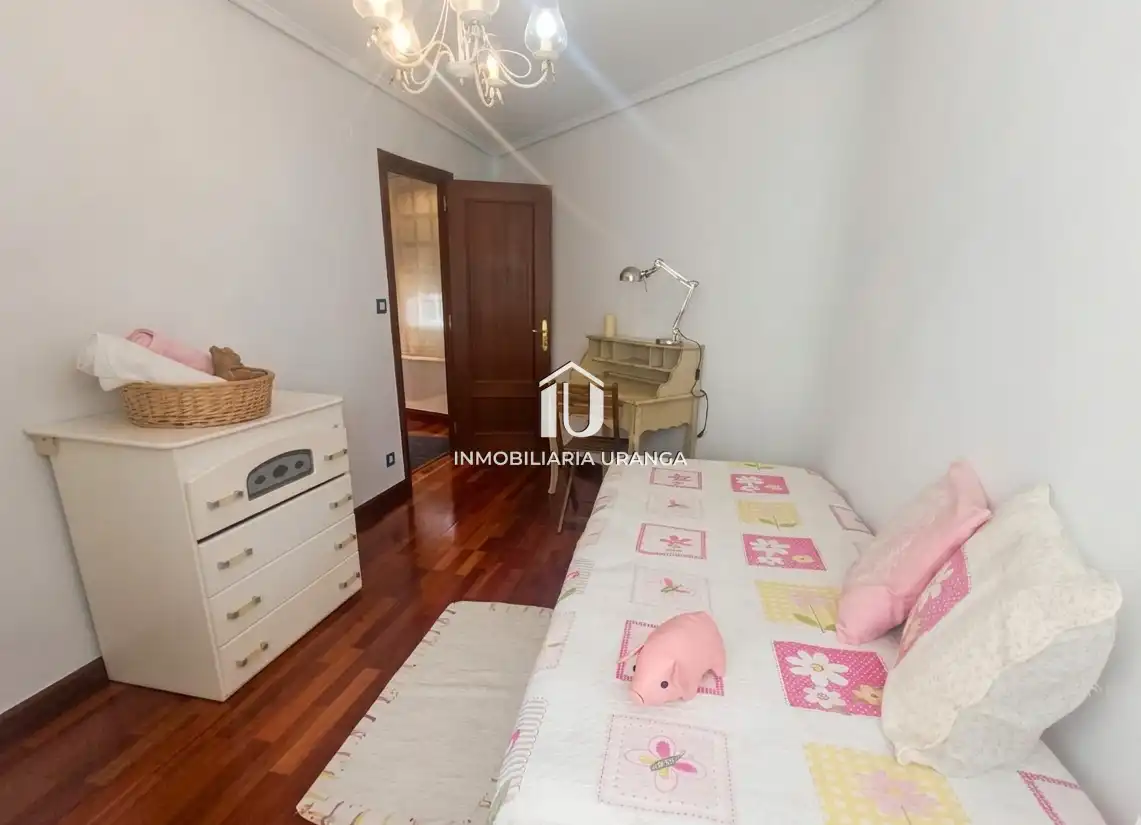 Habitación de Piso en venta en Laredo con Calefacción