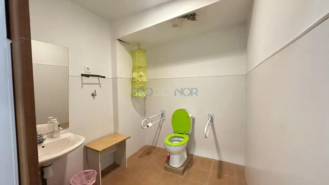 Local comercial en venda a Juan de Vega, imagen 2