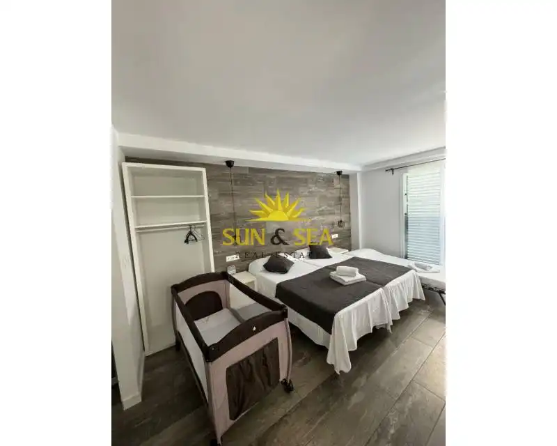 Habitación de Edificio en venta en Santa Pola