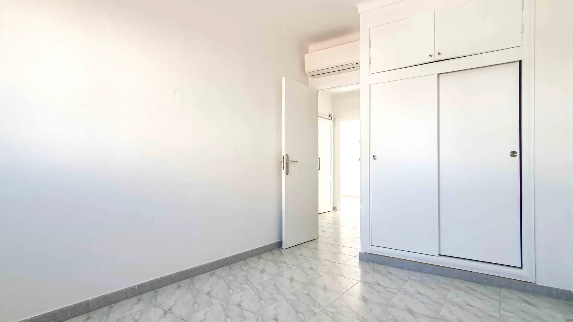 Casa adosada de alquiler en Colònia Sant Jordi