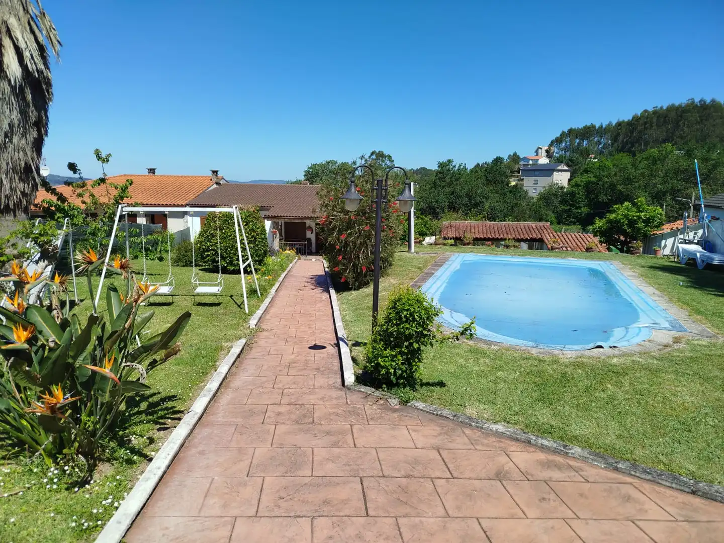 Piscina de Casa o xalet en venda en Cangas  amb Calefacció, Jardí privat i Piscina