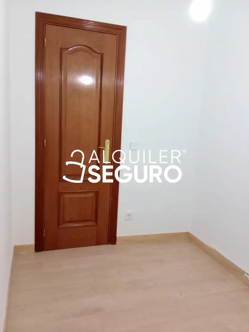 Dormitori de Pis de lloguer en Madrid amb Calefacció i Terrassa