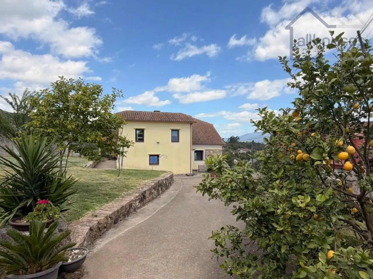 Casa amb jardí en venda a BARRIO CABADIÑA