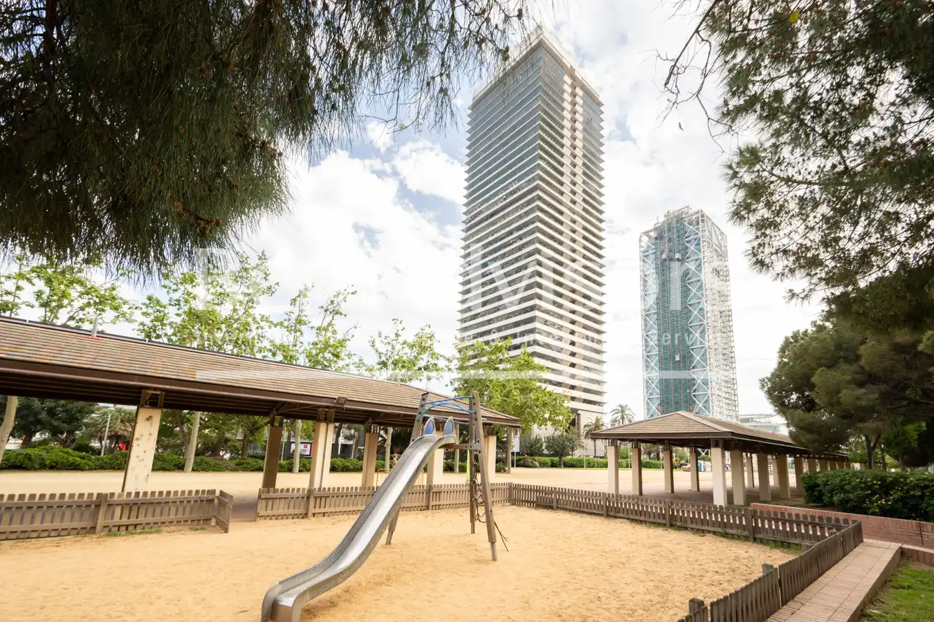 Außenansicht von Wohnung zum Verkauf in Barcelona mit Klimaanlage, Heizung und Parkett