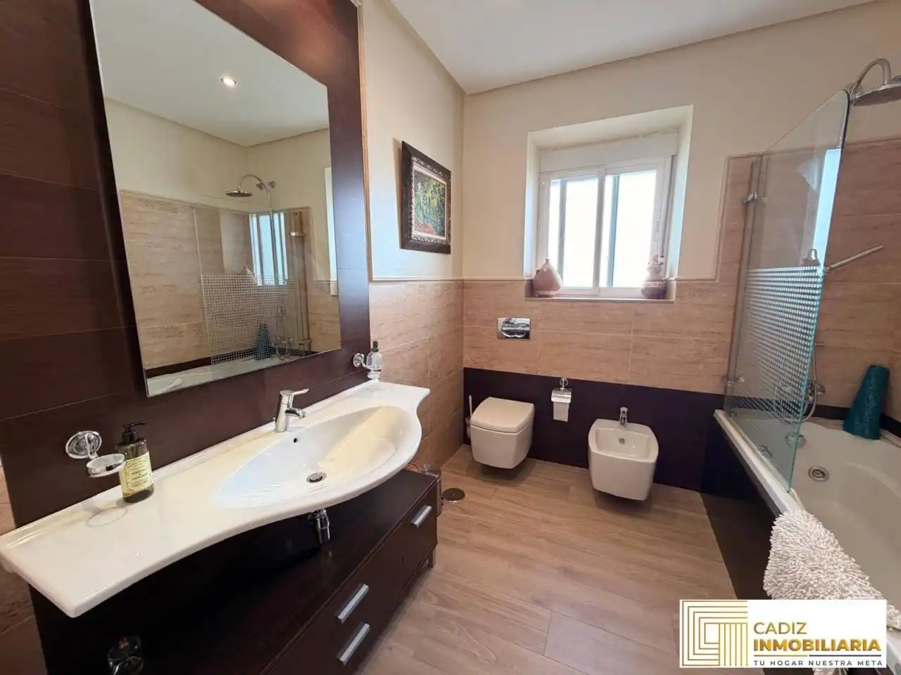 Badezimmer von Wohnung zum Verkauf in Cádiz mit Klimaanlage