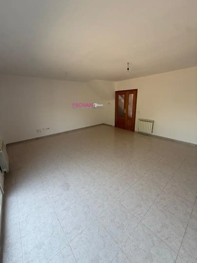 Sala de estar de Casa adosada en venta en Galápagos con Calefacción y Jardín privado