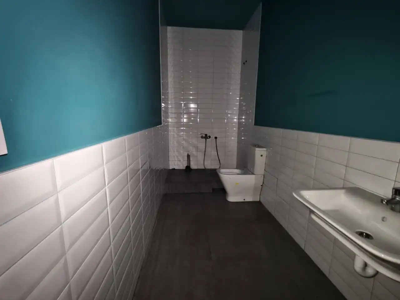 Bathroom of Commercial properties for rent in Bilbao 