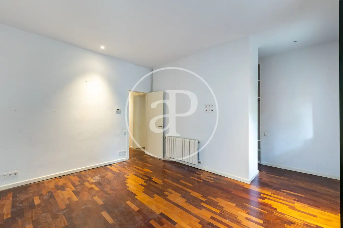 Sala de estar de Casa adosada en venta en Barcelona con Calefacción, Jardín privado y Terraza