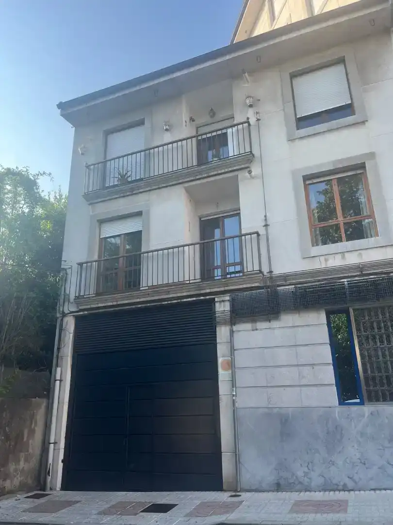 Vista exterior de Pis en venda en Pravia amb Balcó