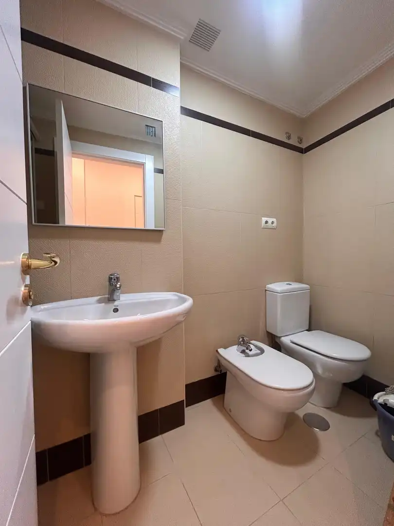Bathroom of Flat for rent in Gijón   with Heating and Parquet flooring