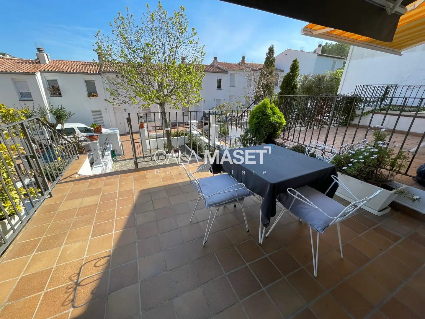 Adossat amb jardí en venda a Sant Pol