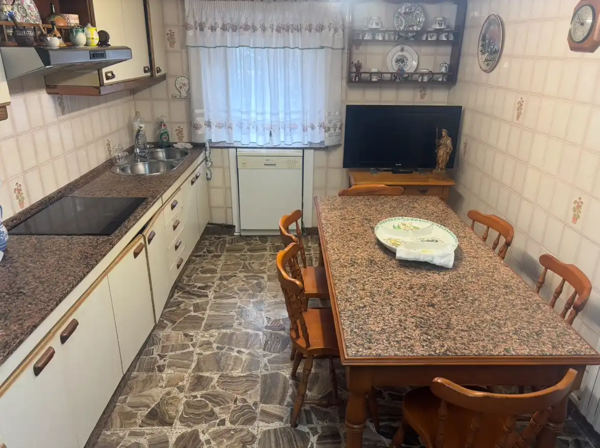 Kitchen of Houses for sale in Santiago de Compostela   with Heating, Private garden and Terrace