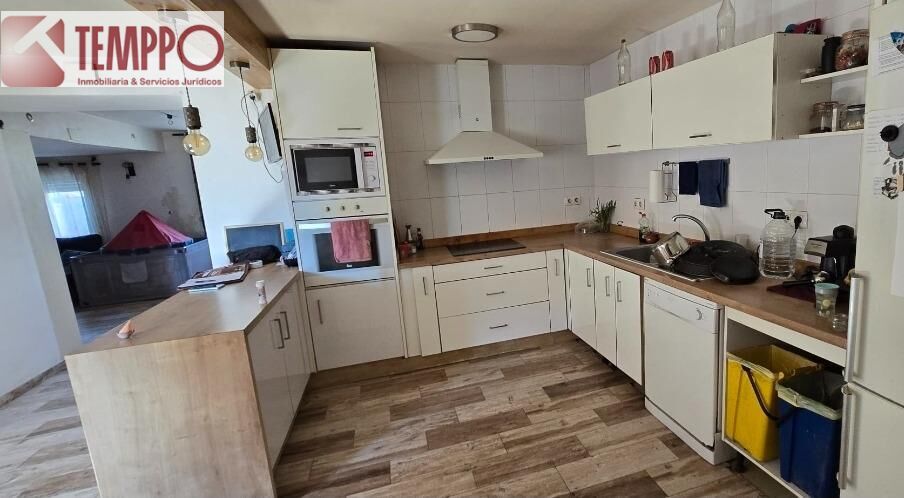 Cocina de Casa adosada en venta en La Bisbal del Penedès con Aire acondicionado, Jardín privado y Terraza