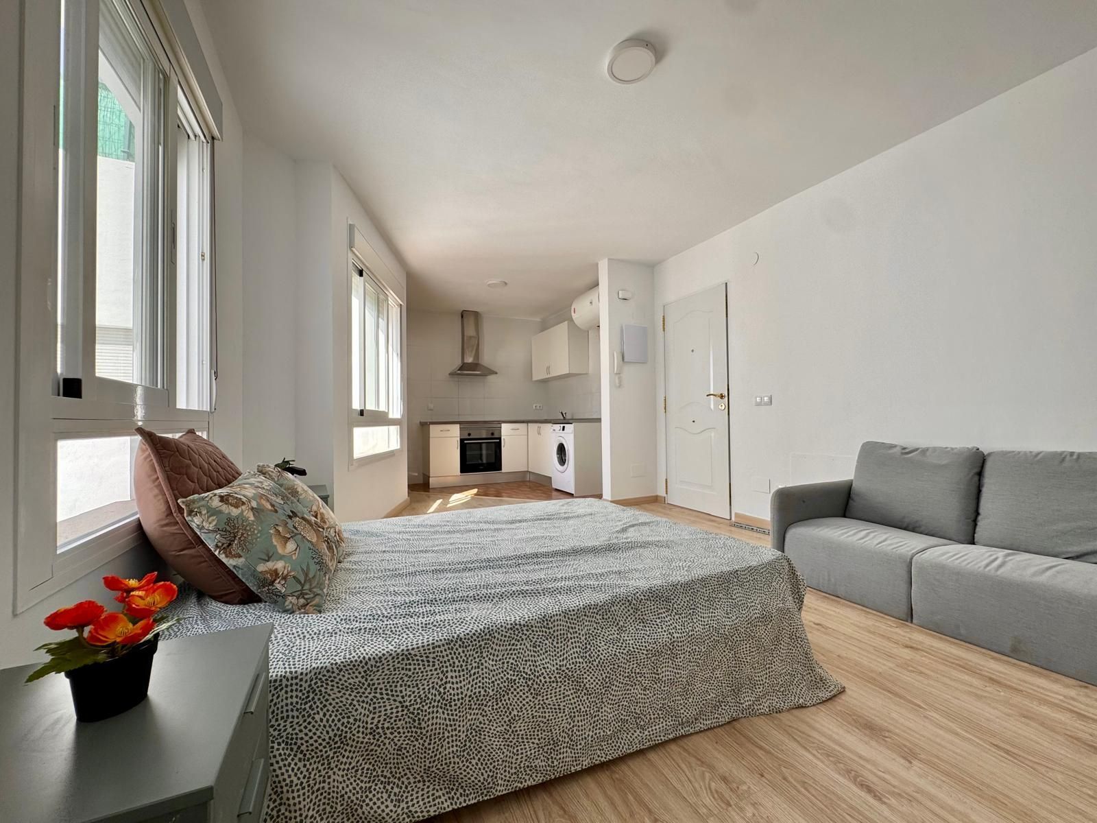 Bedroom of Study for sale in Málaga Capital  with Air Conditioner and Storage room